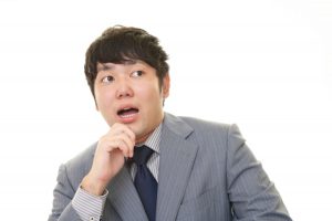 驚く